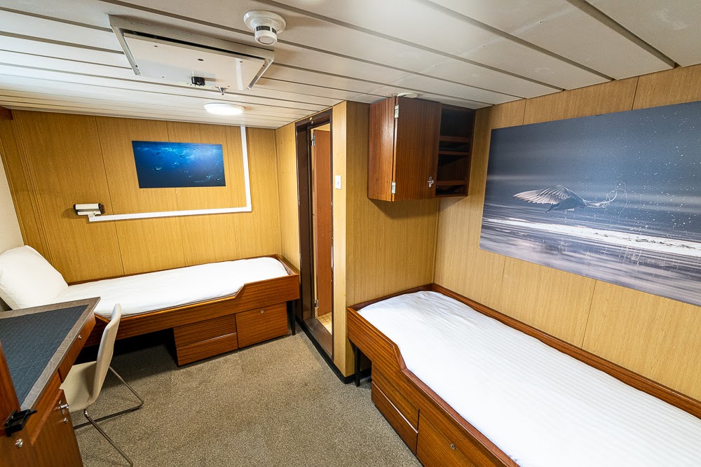 Double cabin at level 4, private facilities.