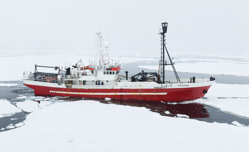 smal-ship-arctic-cruises